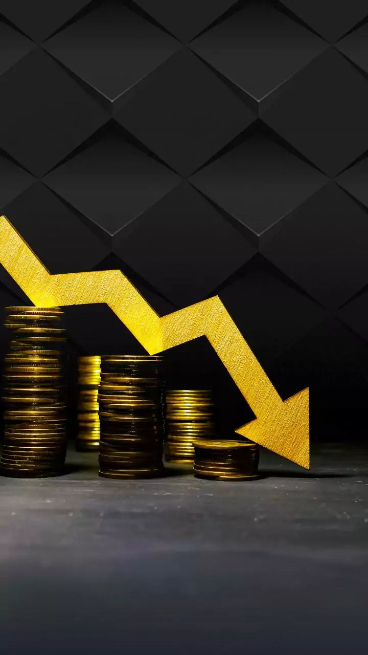 Gold futures drop as traders book profits for second day