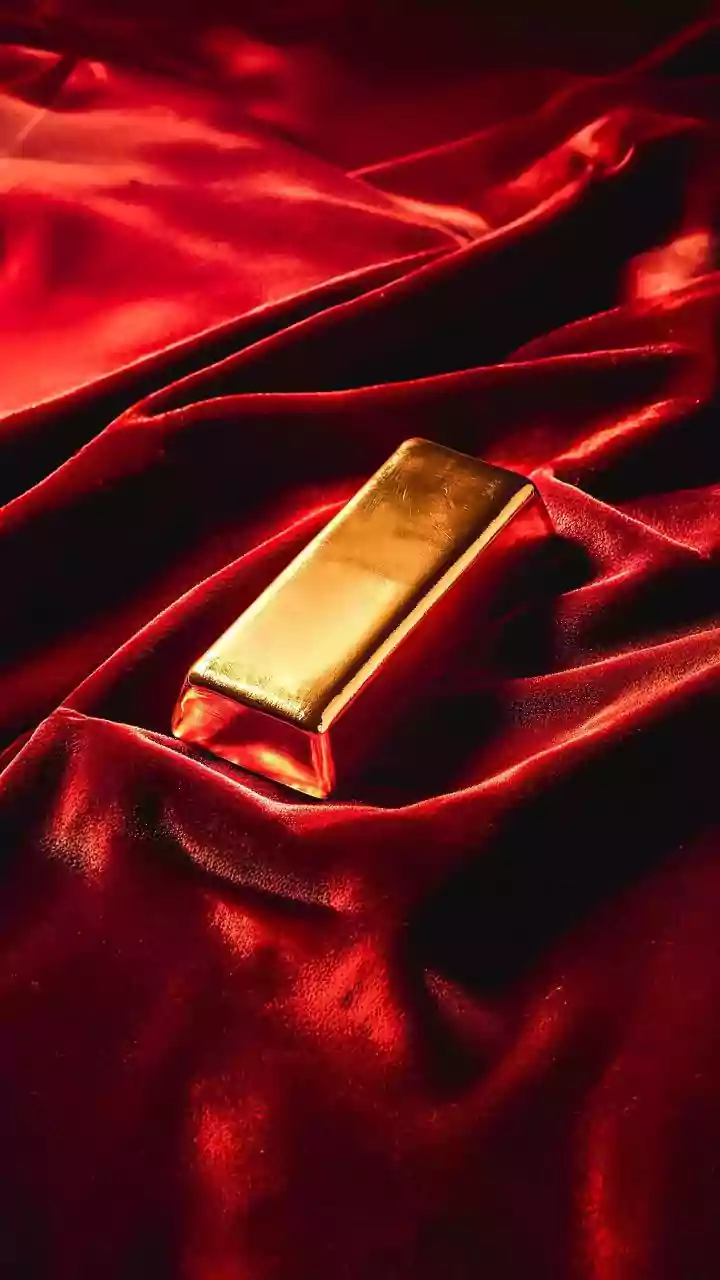 Gold surges past $4,400 as rate-cut hopes and safe-haven demand power rally; silver hits record