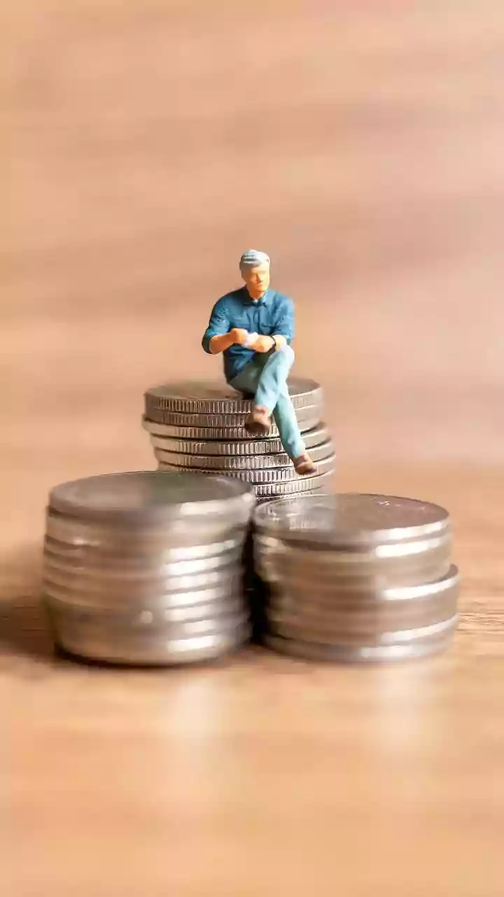 Senior Citizen FD Rates: Comparing Top 10 Banks by Tenure & Interest.