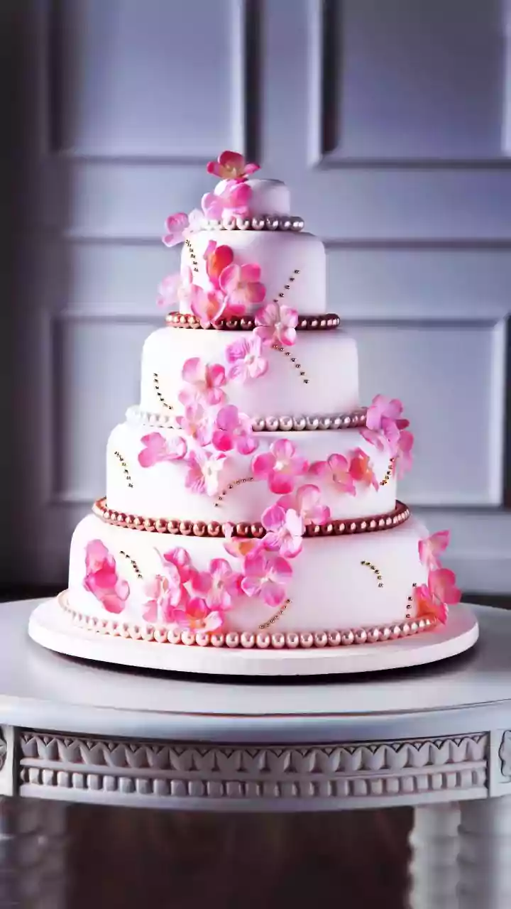 Man Gets Angry, Throws Wedding Cake After Bride Objects To Him Eating It First: ‘They Should Not Marry Each Other’ | Video