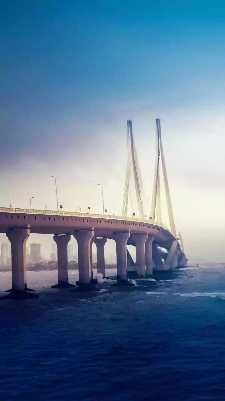 Mumbai Weather Update For Dec 10, 2025: City Wakes Up To Cool Winter Morning With Thin Layer Of Haze; AQI Remains In Poor Category At 141