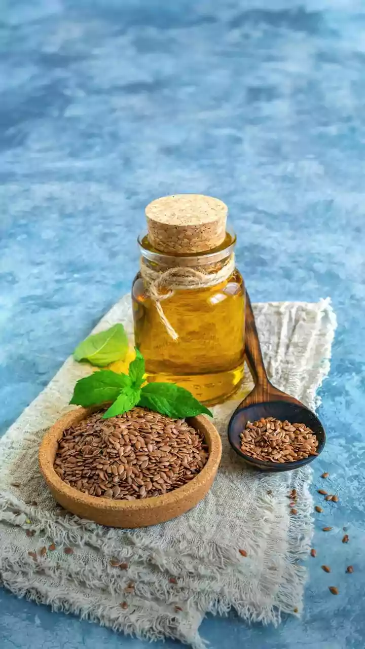 Make this easy flaxseed gel for your curly hair