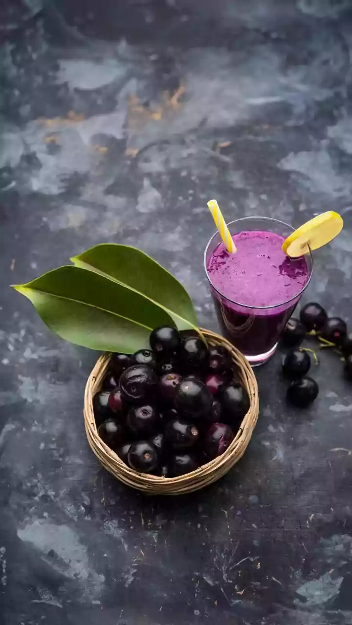 Taste the Season With This Dairy-Free Jamun Smoothie Bowl