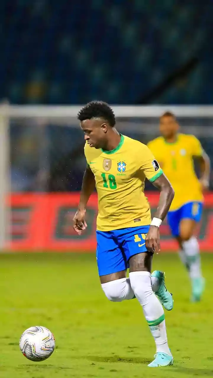 Vini Jr. iguala participações em gols de Ronaldinho e Romário em Copas