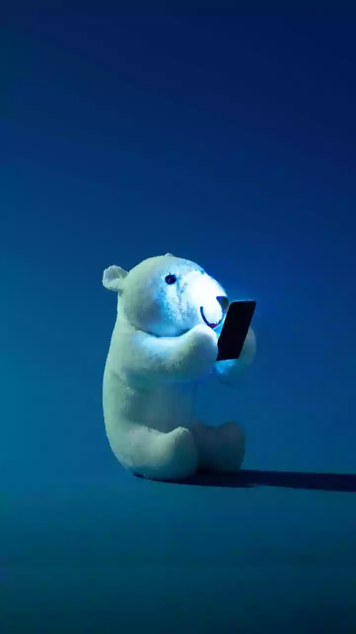 From Blue Light to Bedtime Alerts: Understanding Phones and Sleep