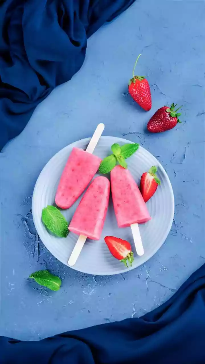 You must try these desserts with strawberry and mint