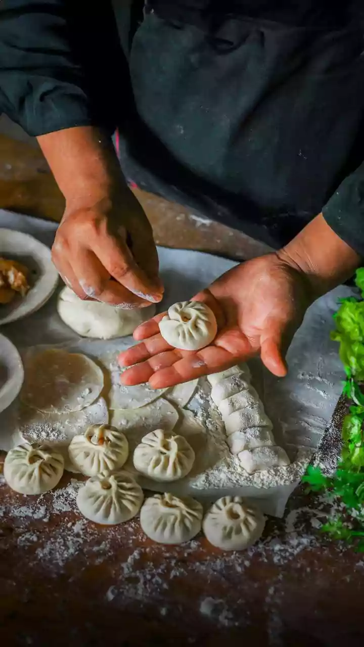Why Young Metro Indians Prefer Walking Culinary Tours Over Generic Sightseeing Bus Trips