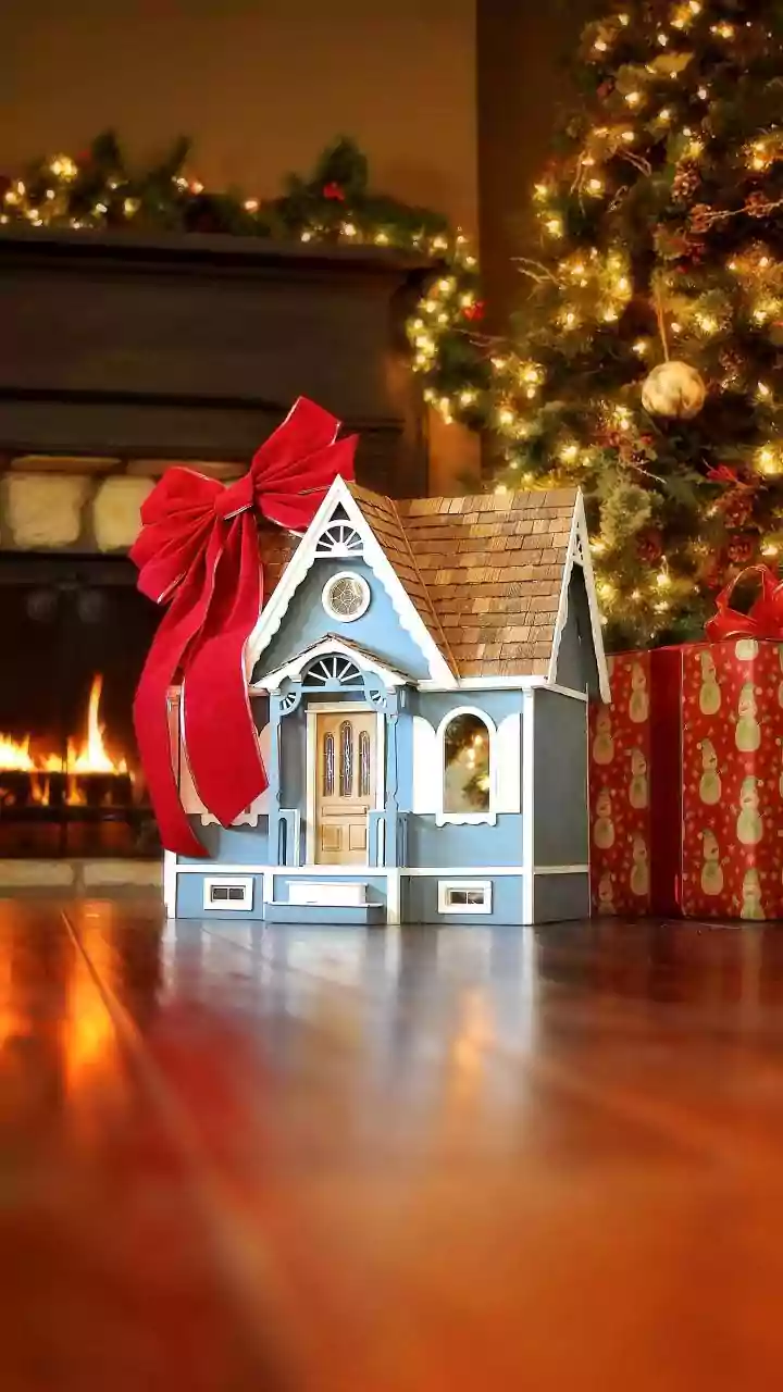 Eco-Friendly Festive Styling: How To Warm Up Living Spaces With Clay Pots And Lighting