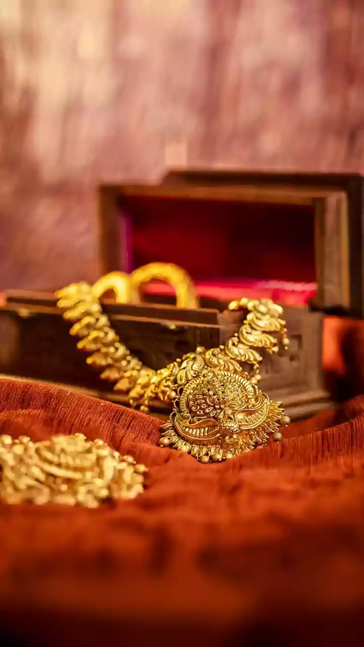 ED raids 21 spots in Sabarimala temple gold theft case