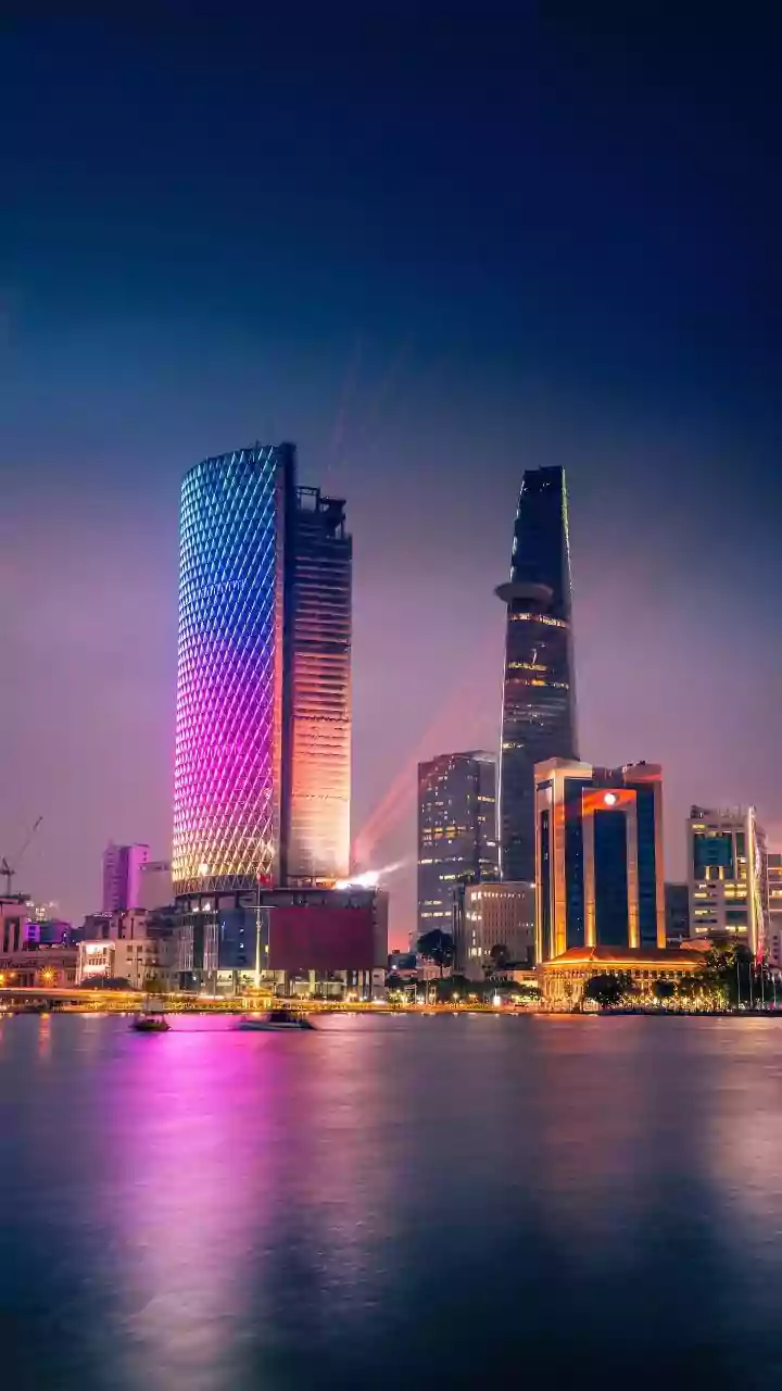 Last-Minute Getaways Surge: Indians Favor Short, Visa-Friendly Trips To Dubai & Vietnam