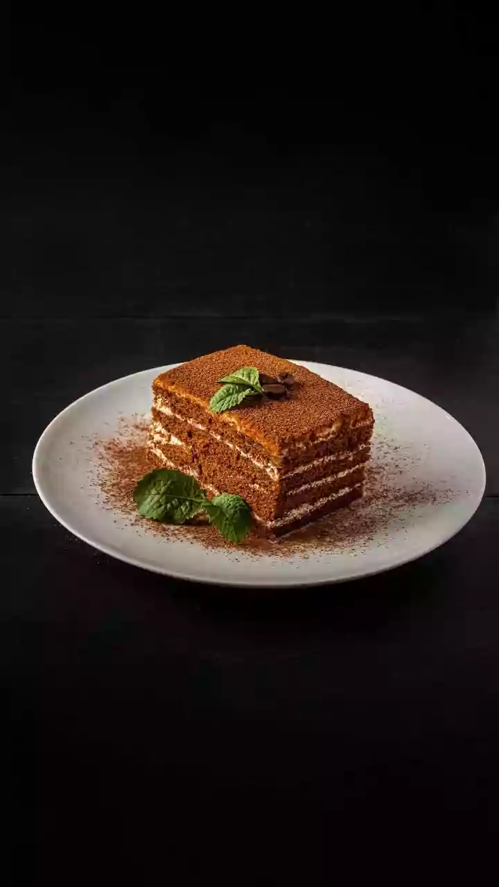 World's Longest Tiramisu: 100 Italian Chefs Craft a Record-Breaking Dessert in London!