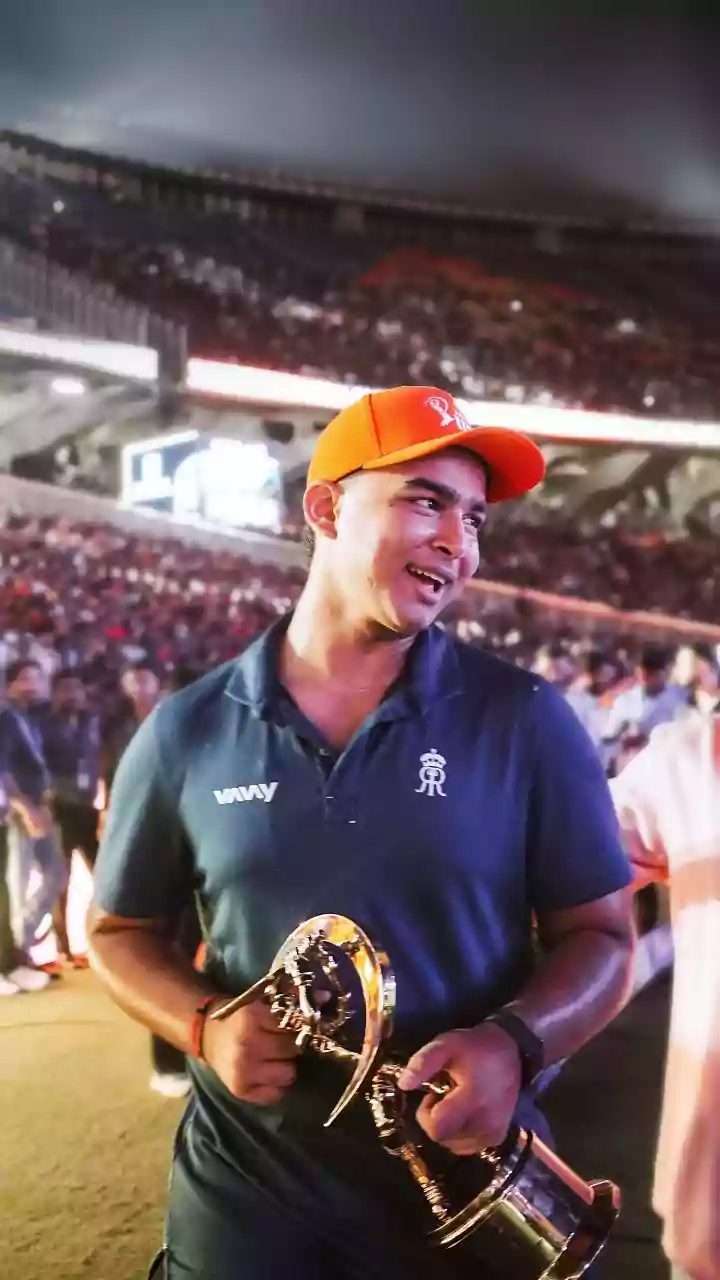 Virat Kohli Seeks Out Vaibhav Sooryavanshi After RCB’s IPL 2026 Title Win | WATCH