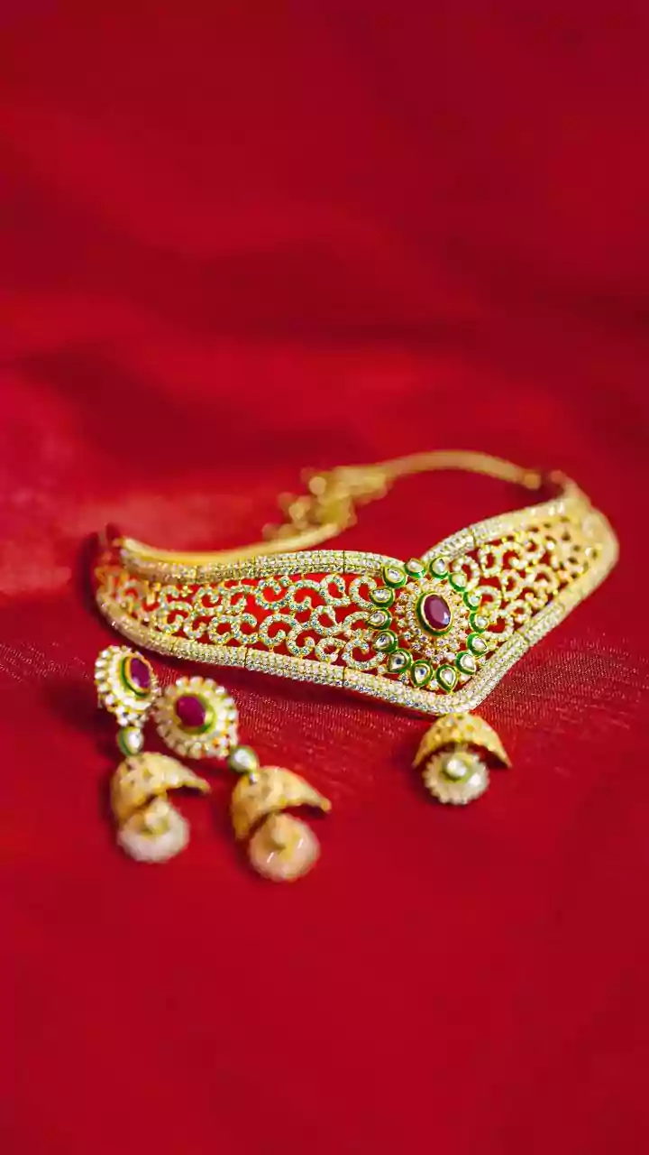 Gold vs Diamonds vs Silver: Which is the Best Wedding Investment?