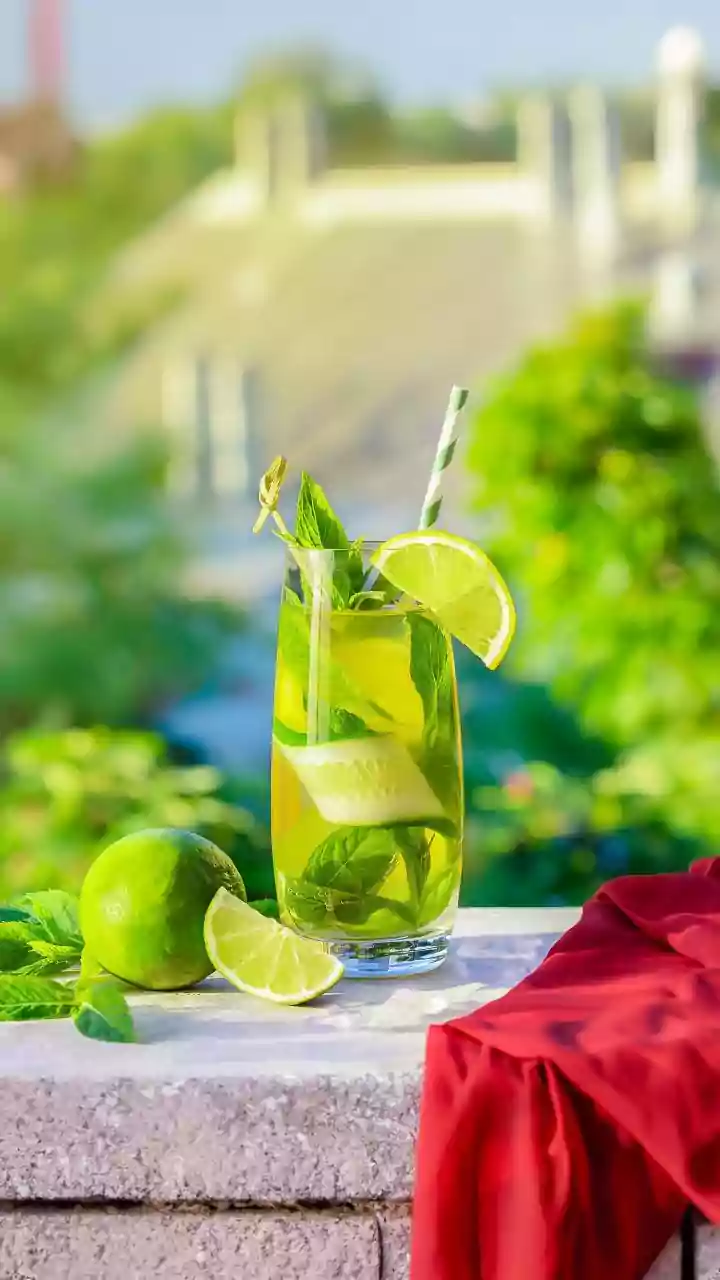 Natural Body Detox Guide Infuse Water With Cucumber Mint Lemon For Daily Hydration