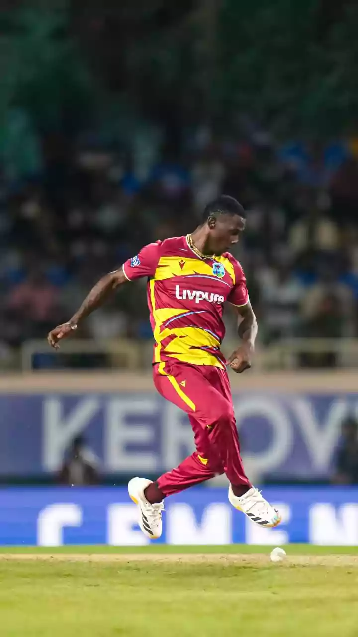 'Why aim at...': Gavaskar slams Shamar Joseph's bouncer against Arshdeep
