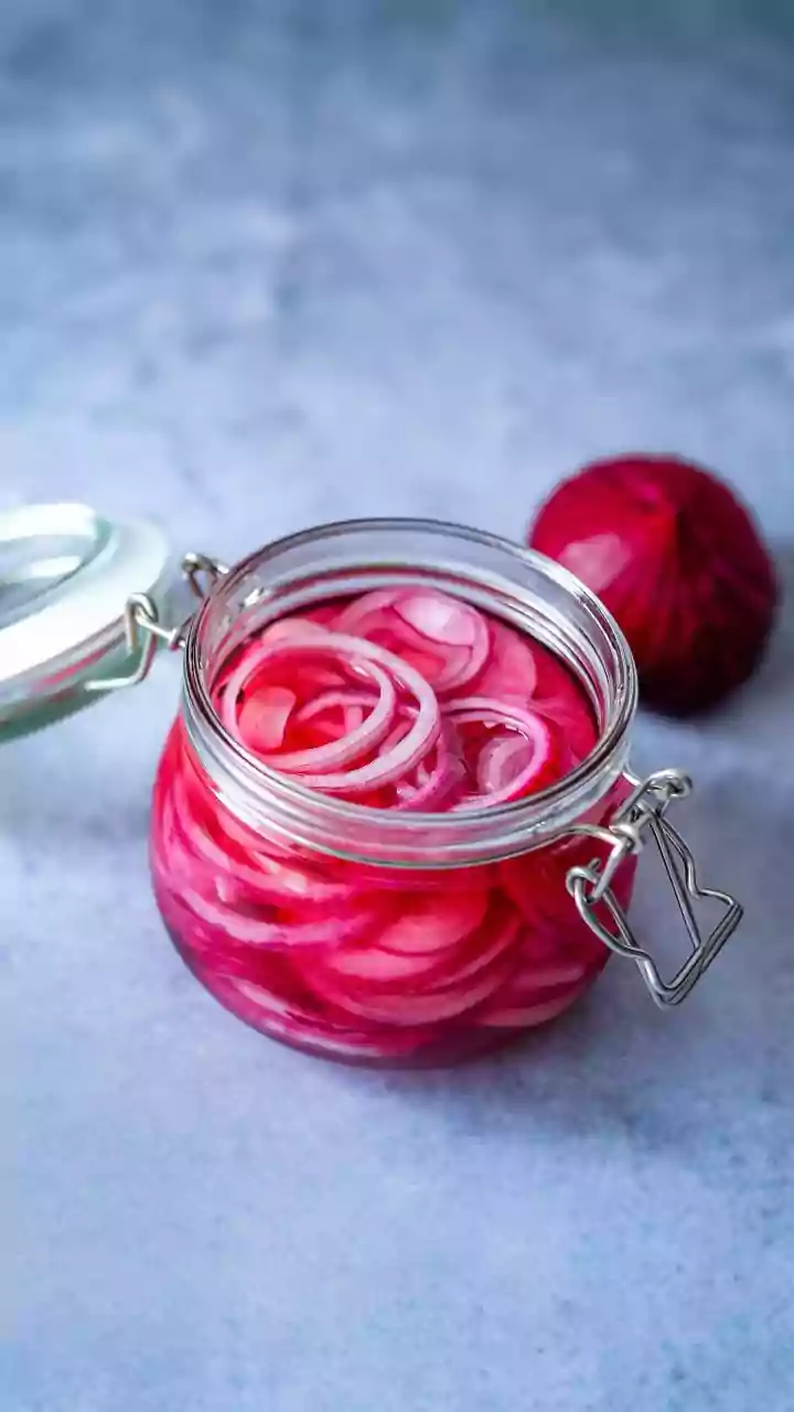 DIY Tangy Quick Pickled Onions: A Fast Flavor Boost for Any Meal!