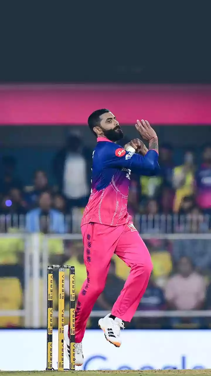 WATCH: Ravindra Jadeja removes cap to greet Rohit Sharma in heartwarming moment after RR vs MI clash in Guwahati