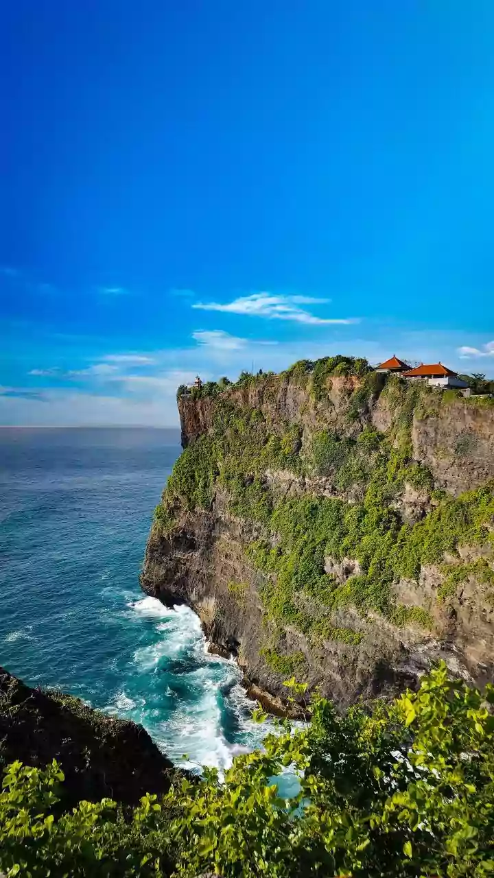 How Varkala's Mix Of Cliff Views And Vibrant Cafes Attracts A Global Youth Audience