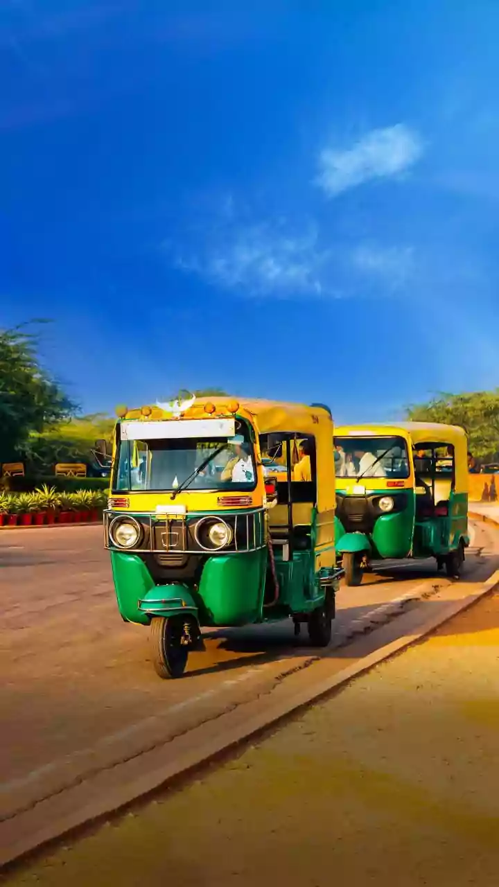 Kozhikode Road Tragedy: ‘Careless’ Autorickshaws Collide On Busy Road, Innocent Man On Scooty Pays The Price