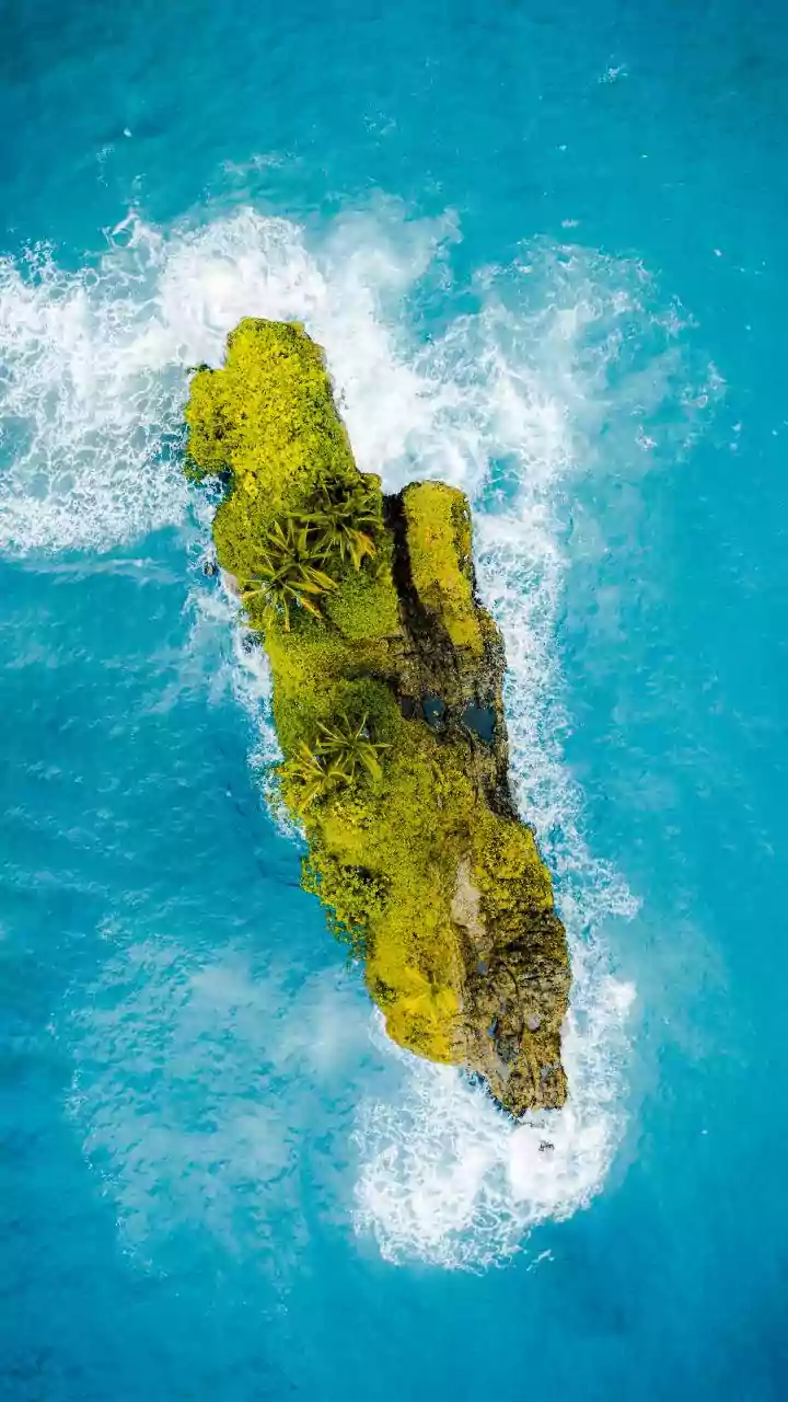 Helicopter crashes off Catalina Island leaving 2 dead, 1 missing
