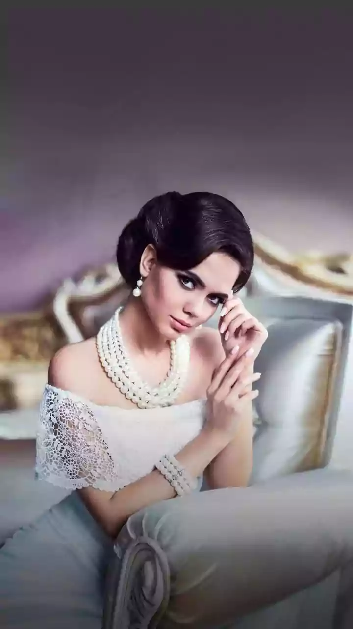 Pearls In Modern Fashion: Expert Tips On Styling The Timeless Gem