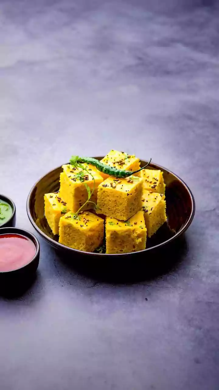 Mastering Masala Khaman: A Quick Guide to Soft, Spicy & Flavorful Gujarati Delights