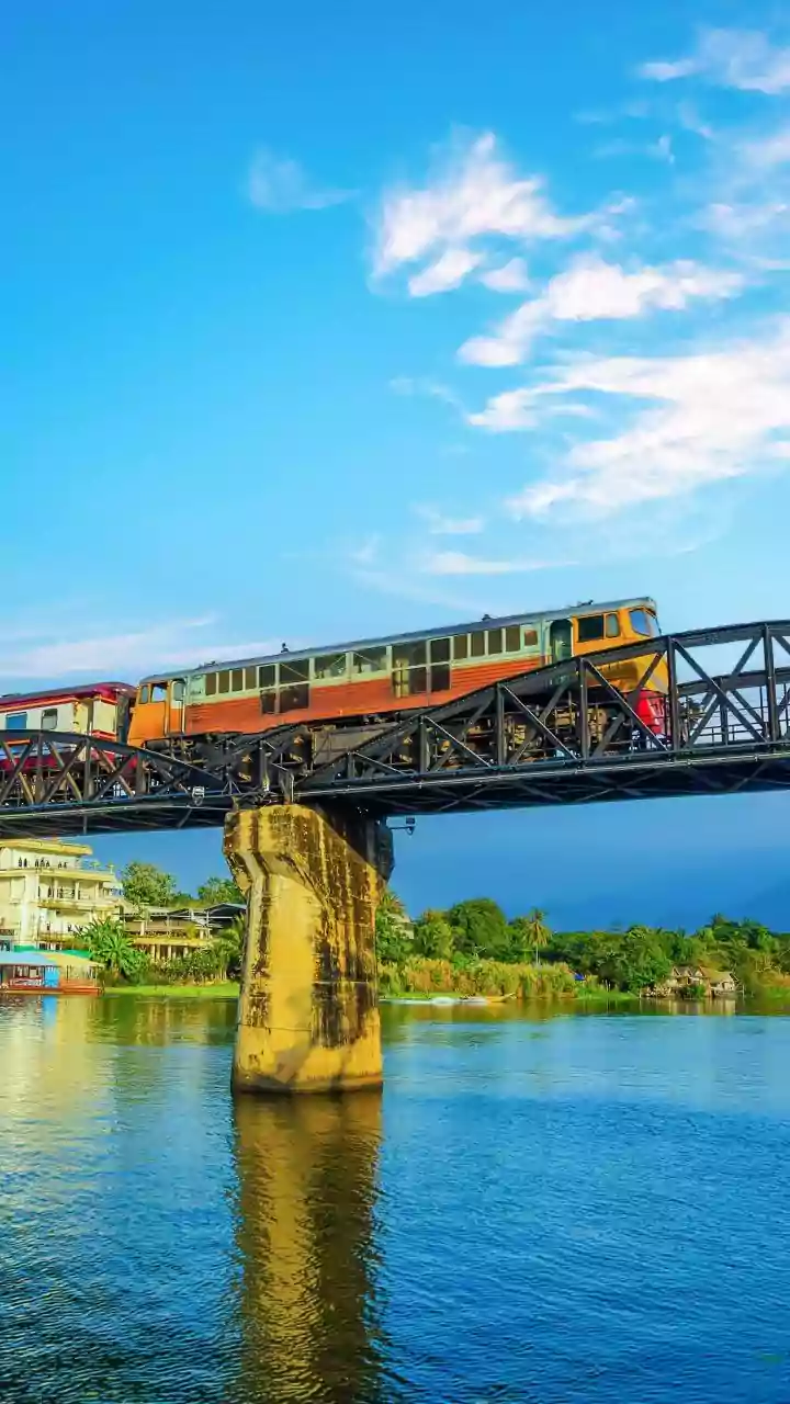 October Train Travel Guide: Finding Special Services For Festival Trips