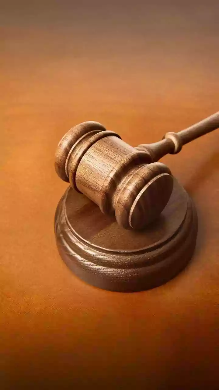 Pak court removes one of its judges over invalid law degree