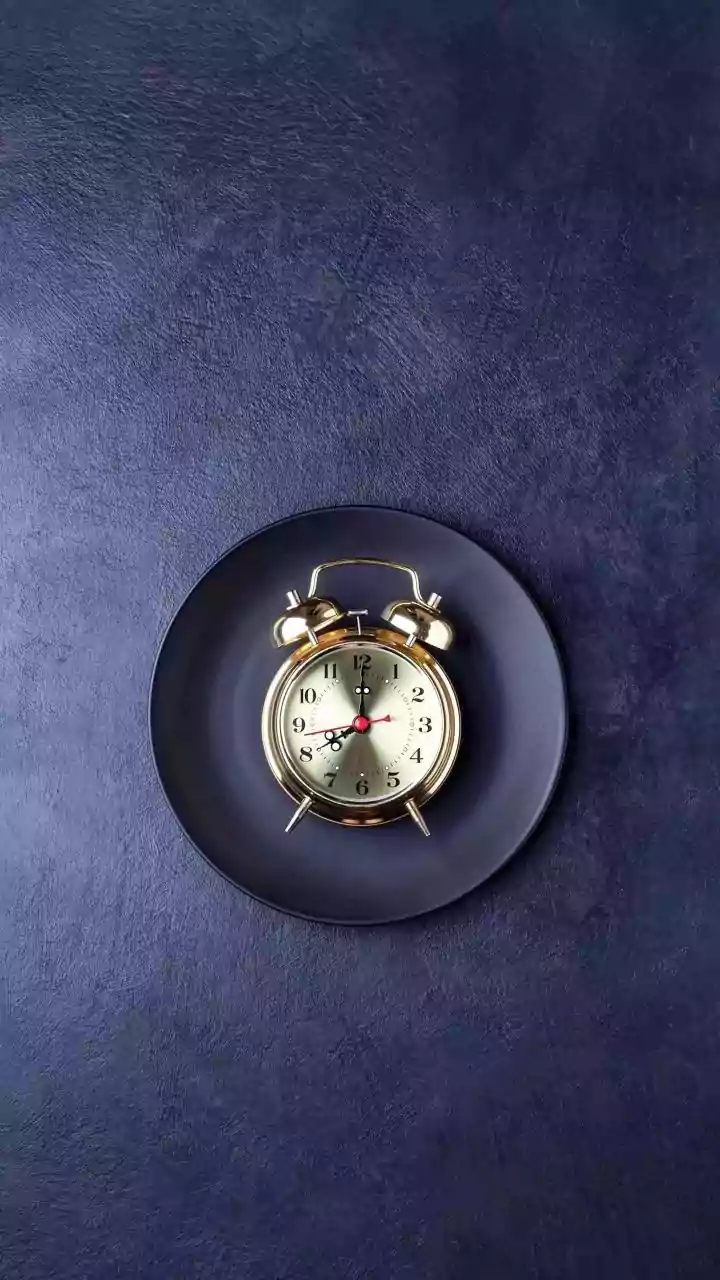 Circadian-Aligned Meal Timing: Simple Daylight Habits For Better Shift Worker Digestion