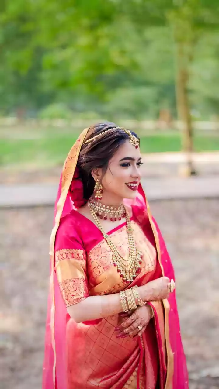 Bride's 'Haule Haule' Serenade at Wedding: Viral Moment