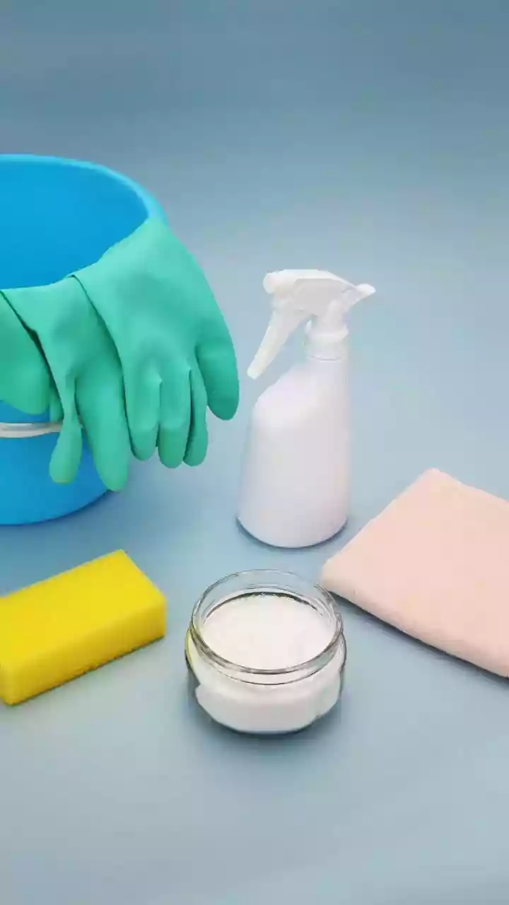 Pode misturar água sanitária e álcool? Mistura caseira traz riscos; entenda