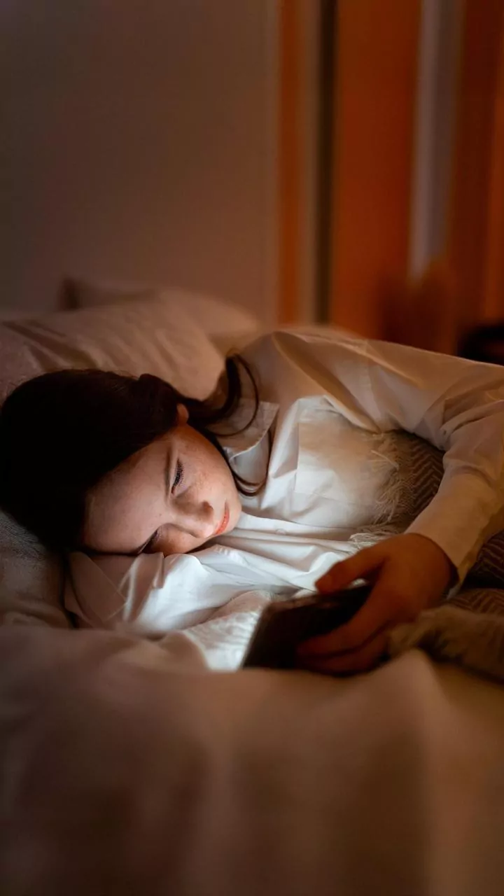 Why Podcasts Are Replacing Nighttime Video Streaming For Mindful Youth Seeking Better Sleep Quality
