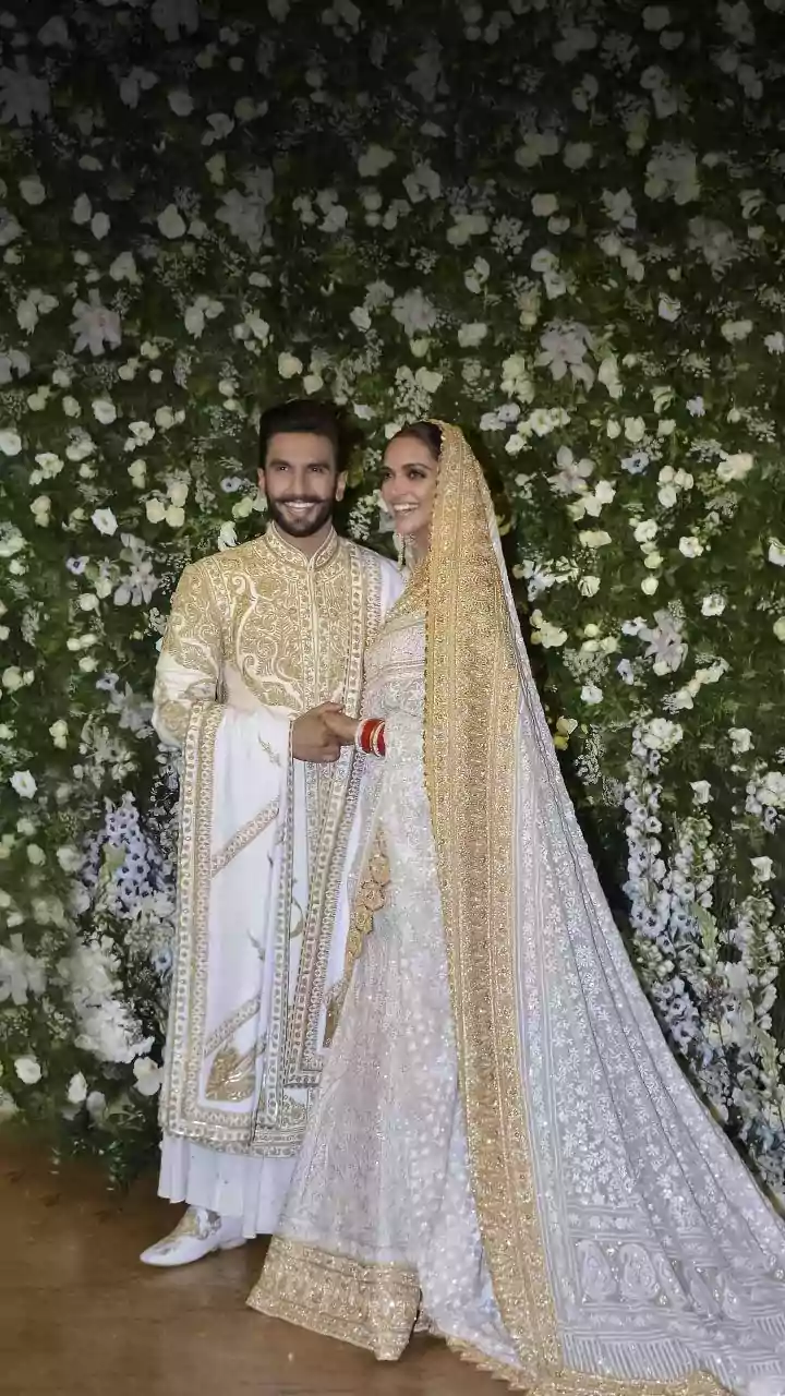 Deepika Padukone Shines In Exquisite Bandhani Saree At Friend's Wedding In NYC, Selfies With Deep-Veer Go Viral