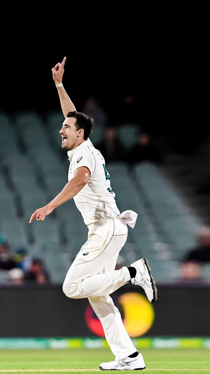 WATCH: Mitchell Starc takes 4 wickets in 6 balls against South Africa in sensational bowling spell