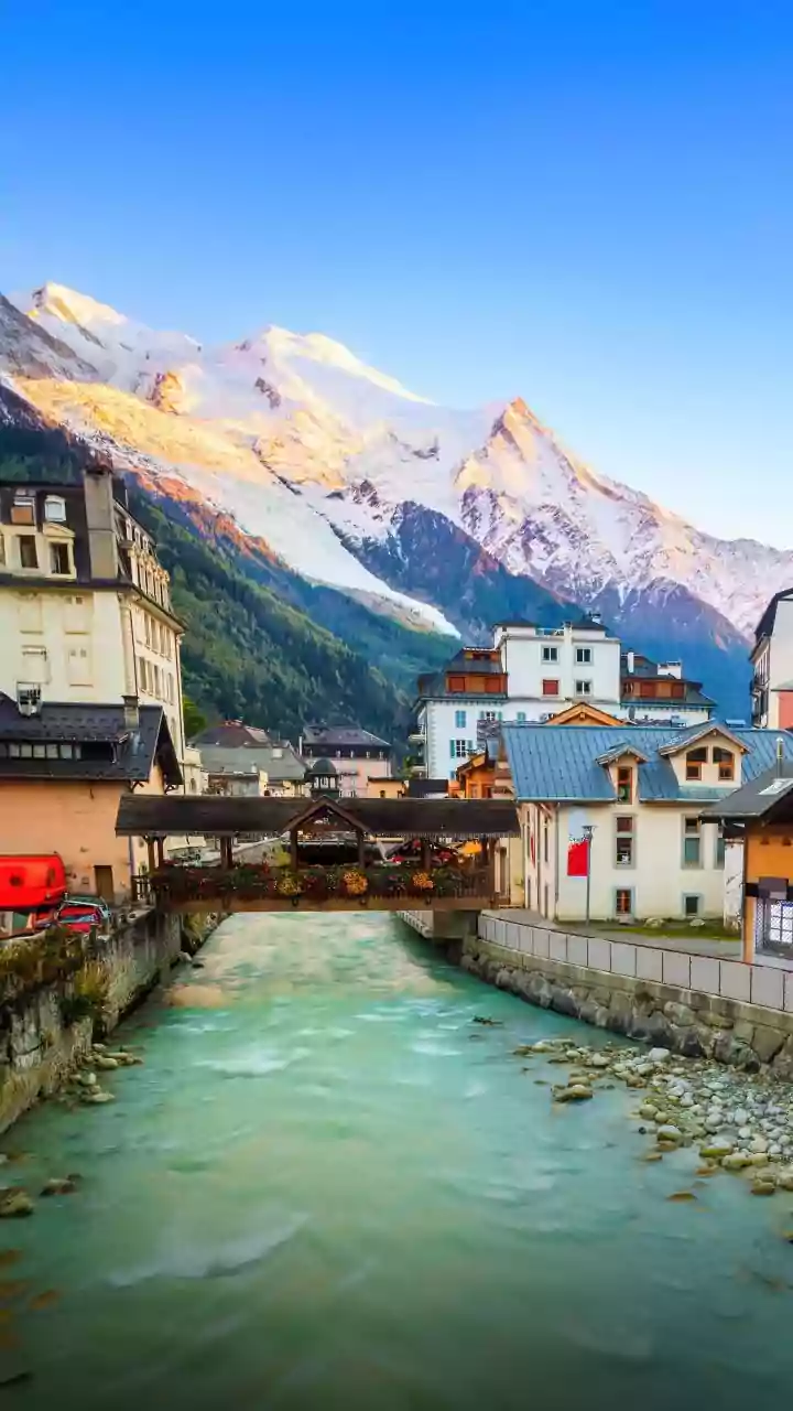 What Makes Paragliding In The French Alps A Scenic Adventure