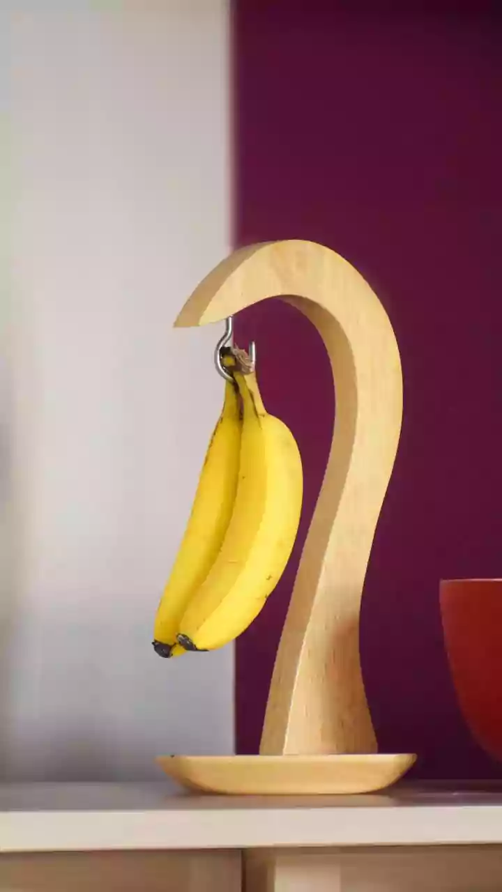 Bananas Ripen Faster Beside Apples, but Storage Can Control It