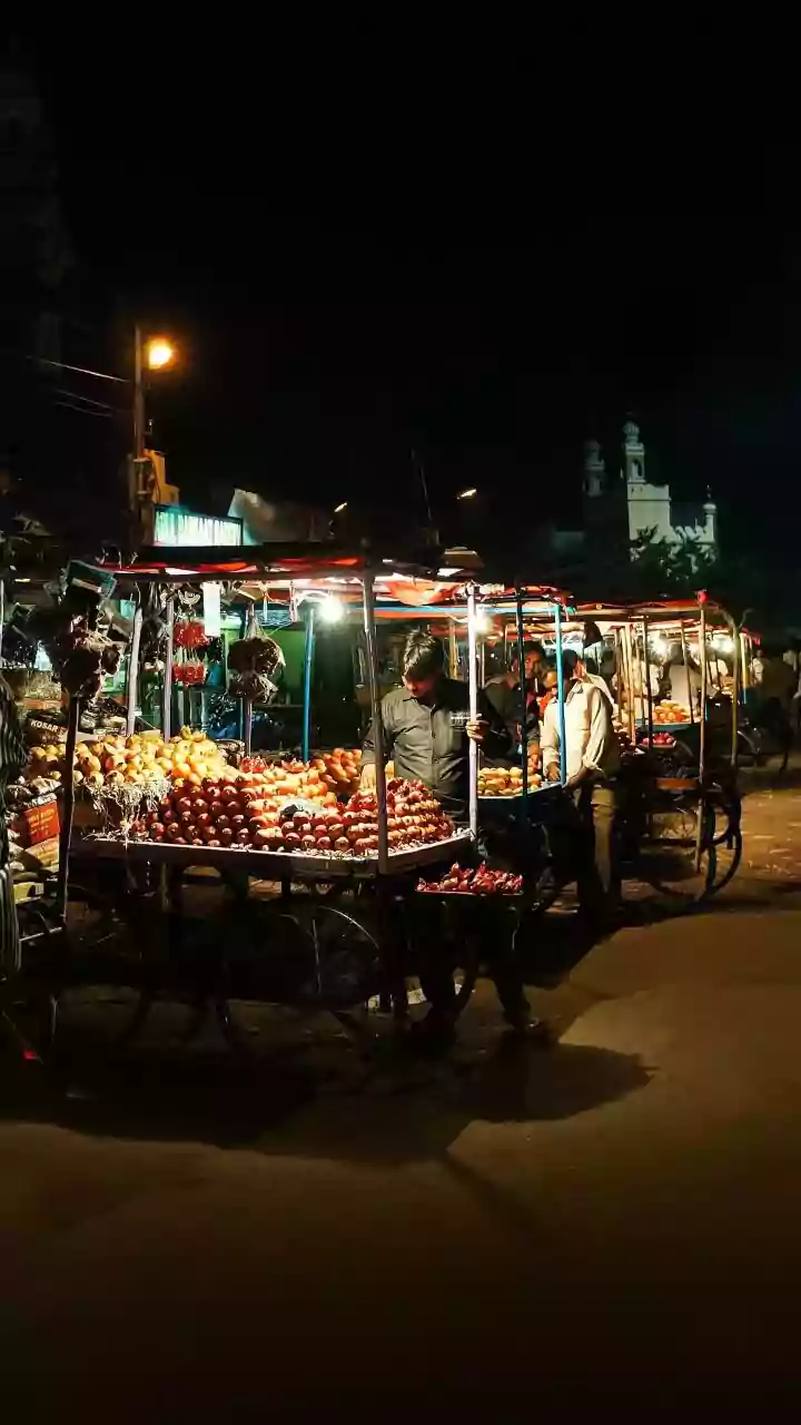 'Maar-Maar Kar Bhaga Denge': Municipal EO Threatens Street Vendors Of Eviction In UP's Hathras | VIDEO