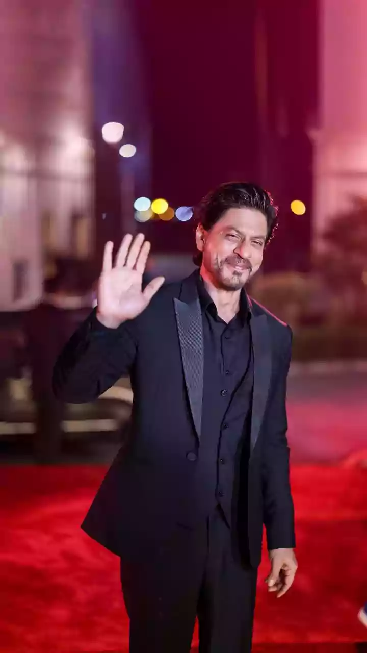 SRK's Stunning Look at Joy Awards 2026: A Fashion Revelation