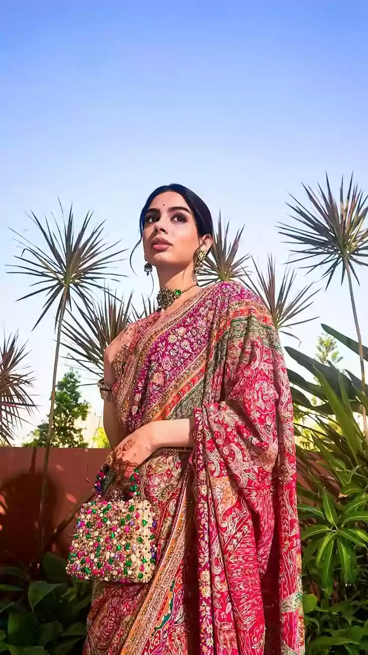 Khushi Kapoor Chooses Old-World Grandeur In Tarun Tahiliani For A Wedding Night