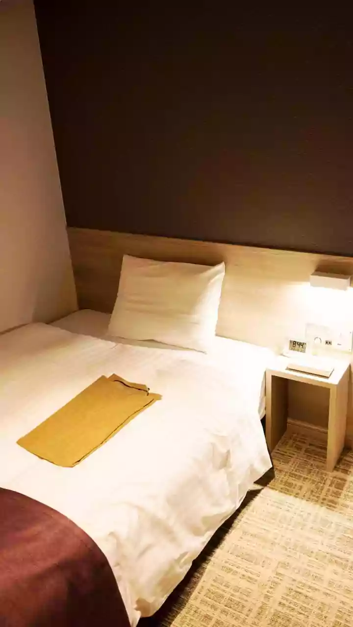 The Mid-August Hotel Rate Surge Separates Refundability from the Displayed Room Rate
