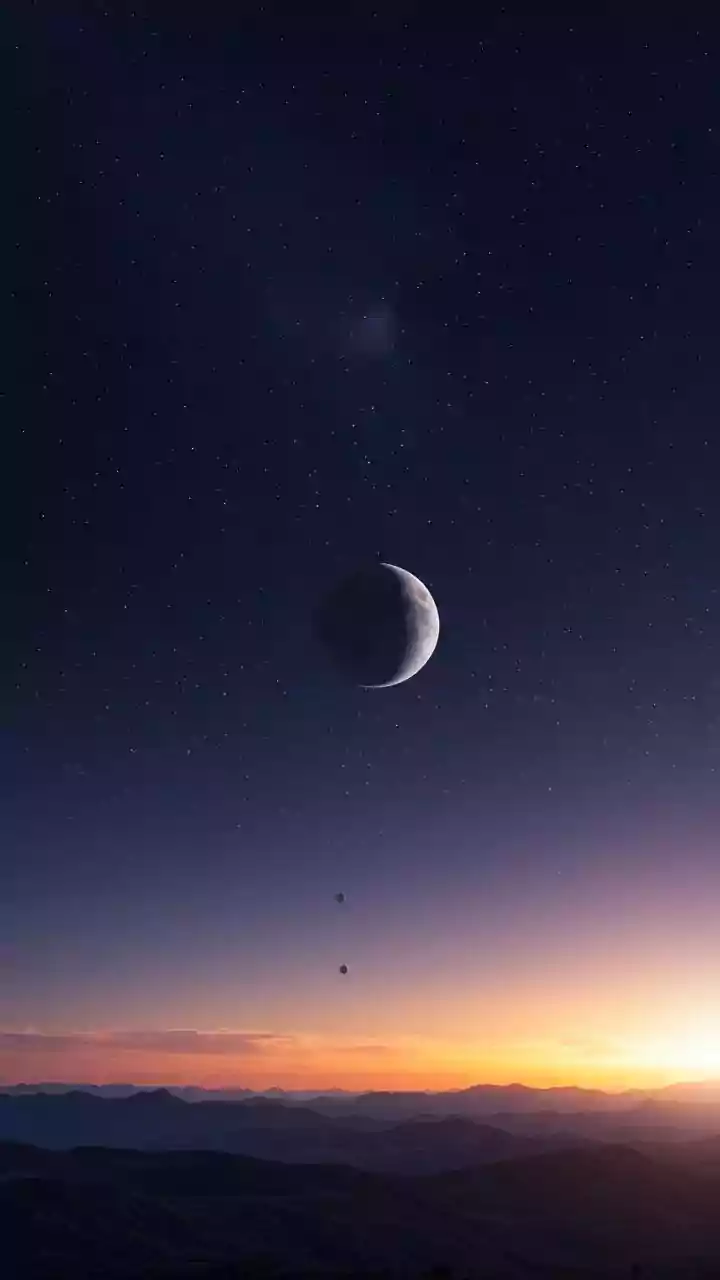 Celestial Dance: Moon, Saturn, & Neptune Align!