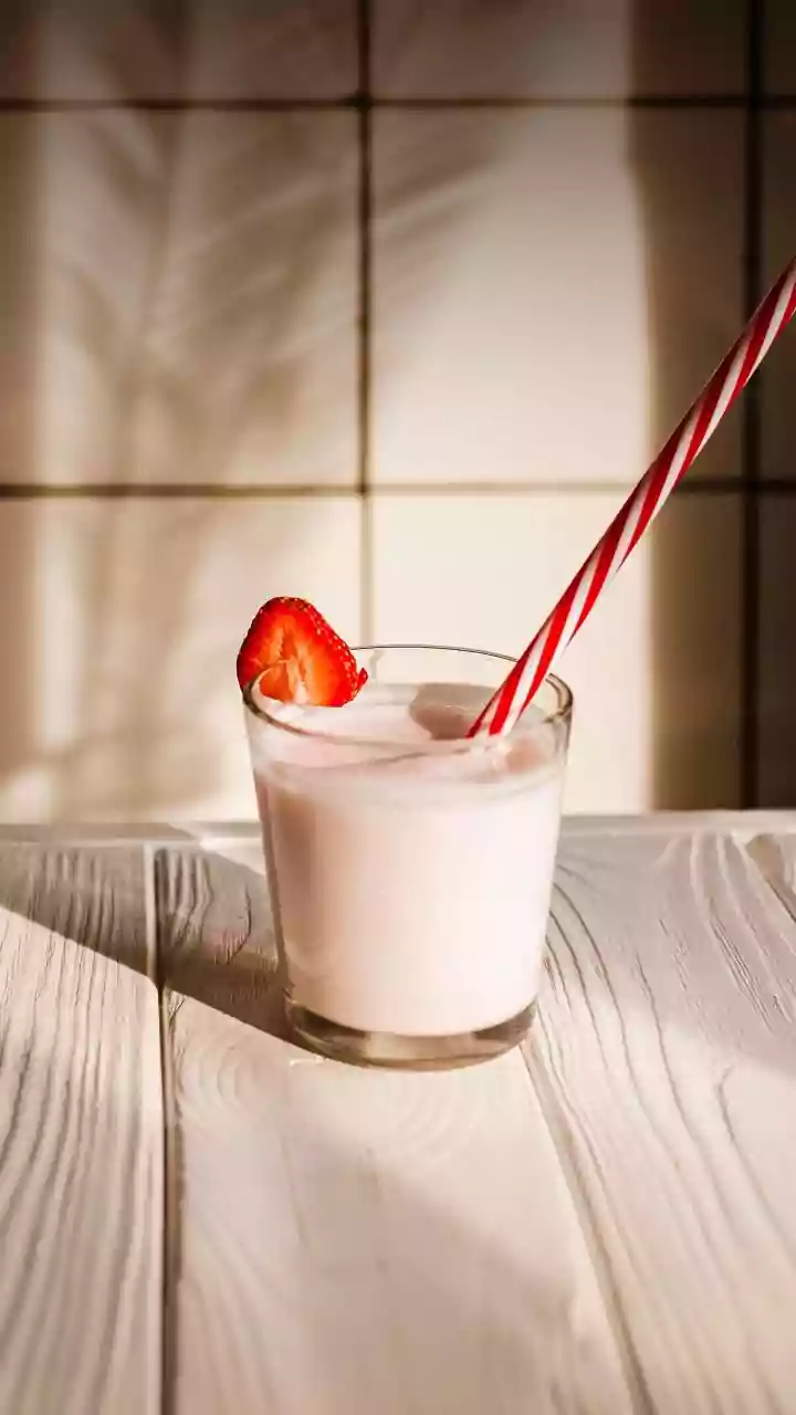 Refreshing Strawberry-Peach Smoothie: A Dairy-Free Delight