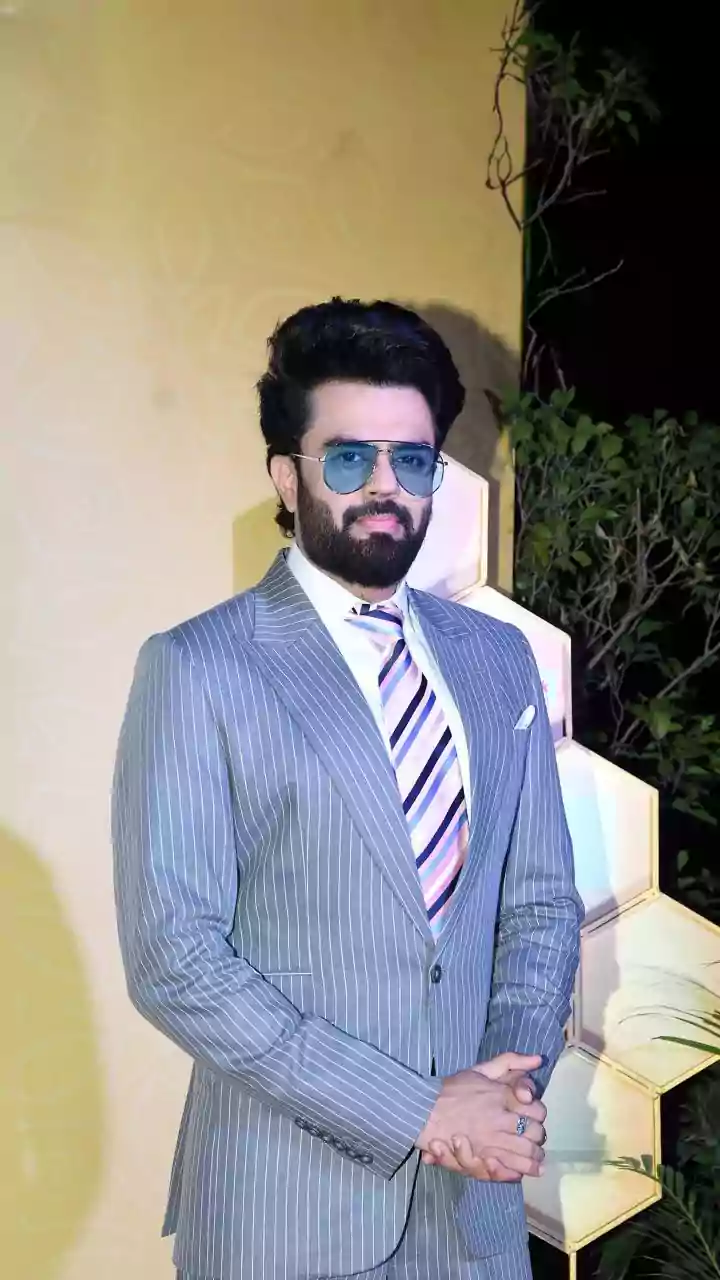 Maniesh Paul's Lavish Mumbai Residence: A Posh Hotel-Like Abode Explored by Farah Khan