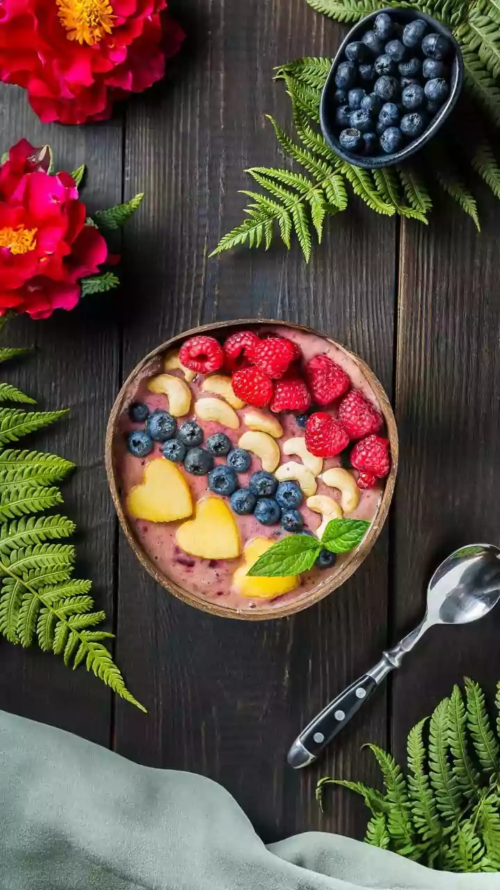A Yoghurt Smoothie Bowl Can Combine Fruit, Fibre and Protein