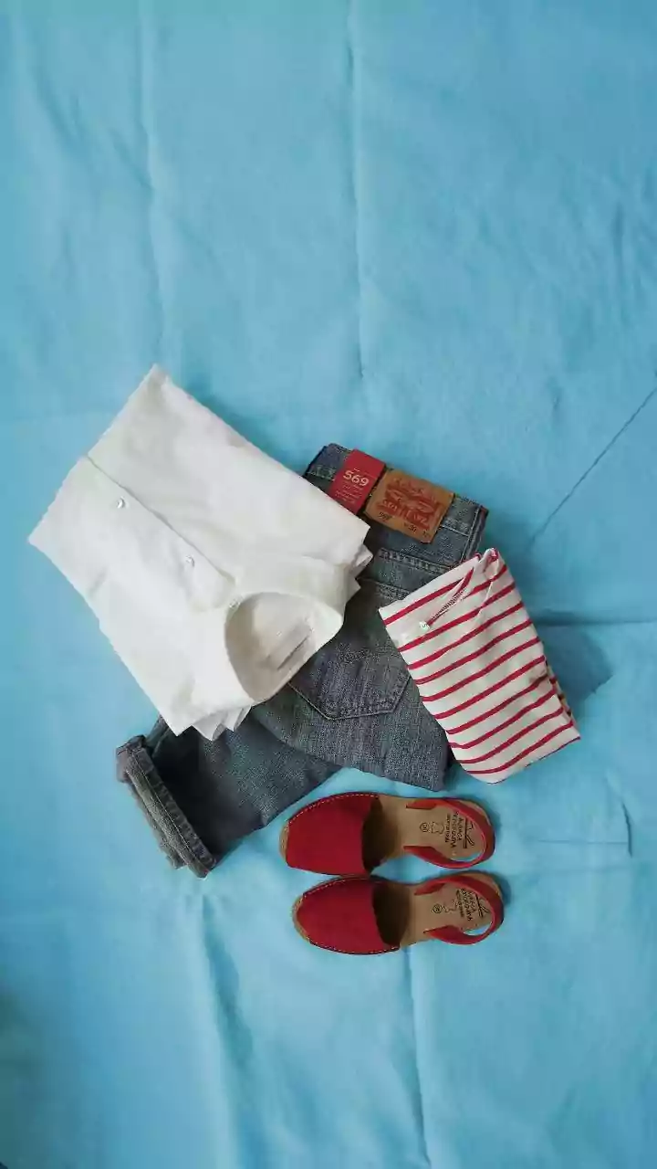 Reviving the Low-Rise: A Modern Guide to Effortless Denim