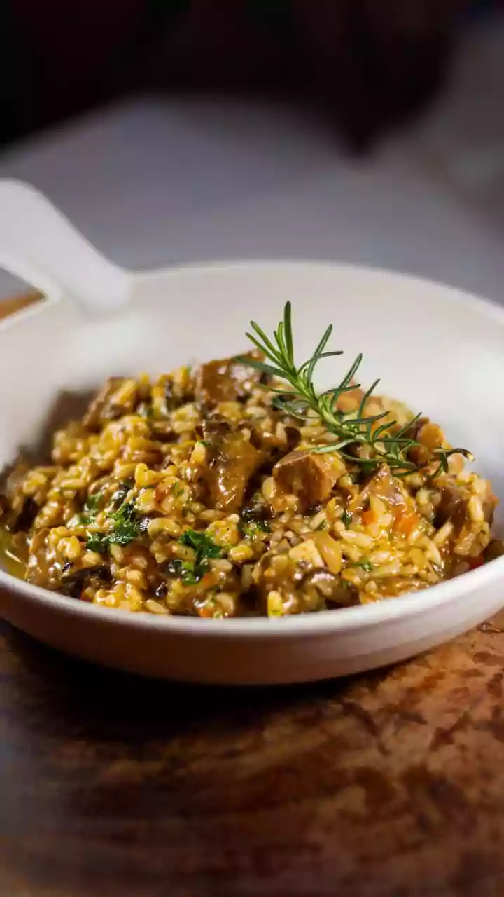 Risoto na panela de pressão: receita nutritiva fica pronta em apenas 3 minutos!