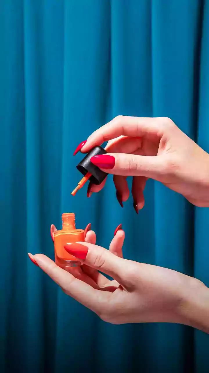 Cansada do esmalte descascado? Método P-Shine deixa as unhas impecáveis por semanas e sem pintar!