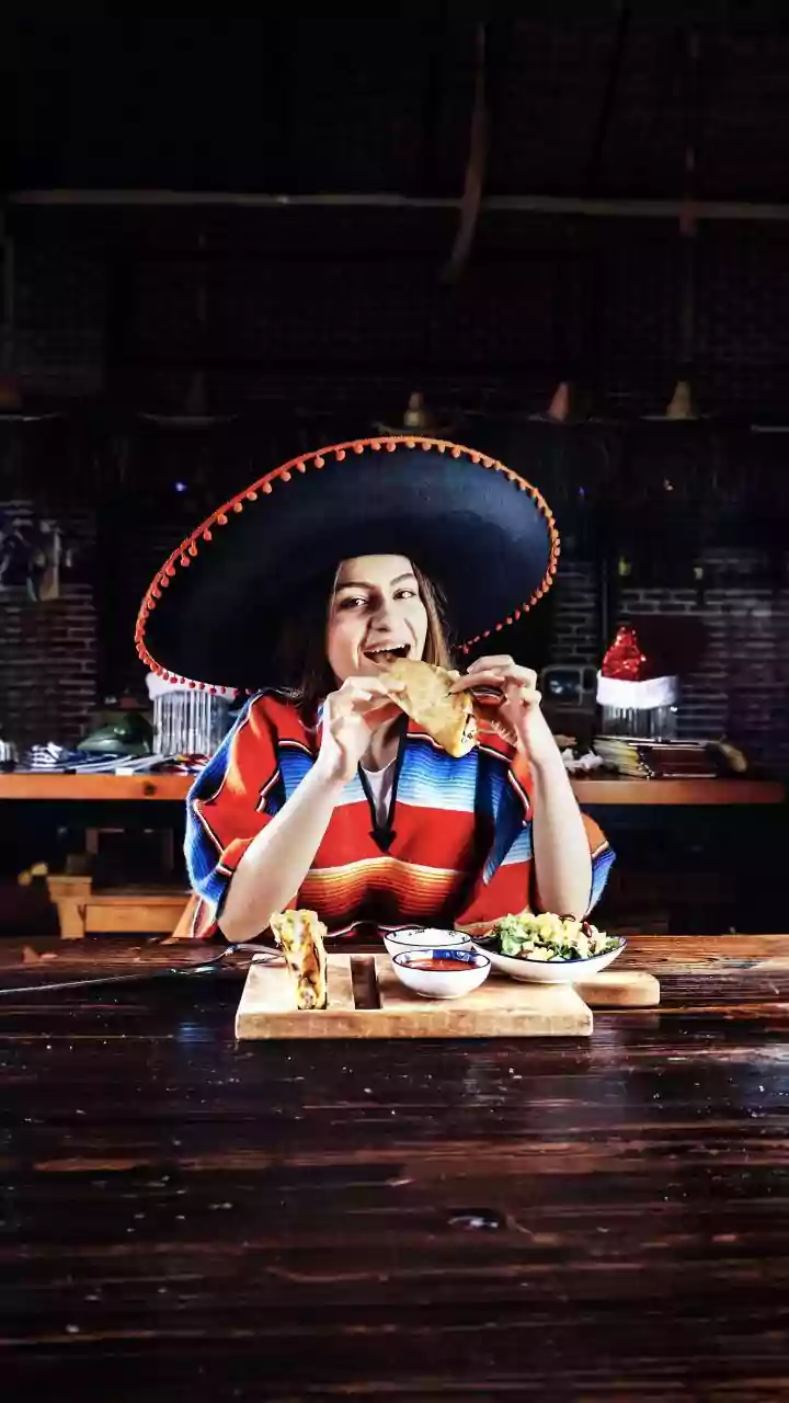 How Neighbourhood Food Exploration Turns Standard City Visits Into Immersive Gastronomy Vacations