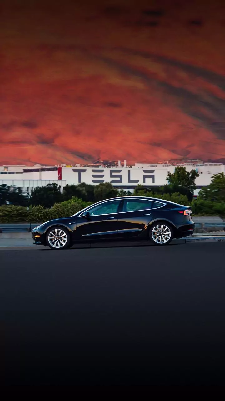 Tesla's stock drops 4.4% this week