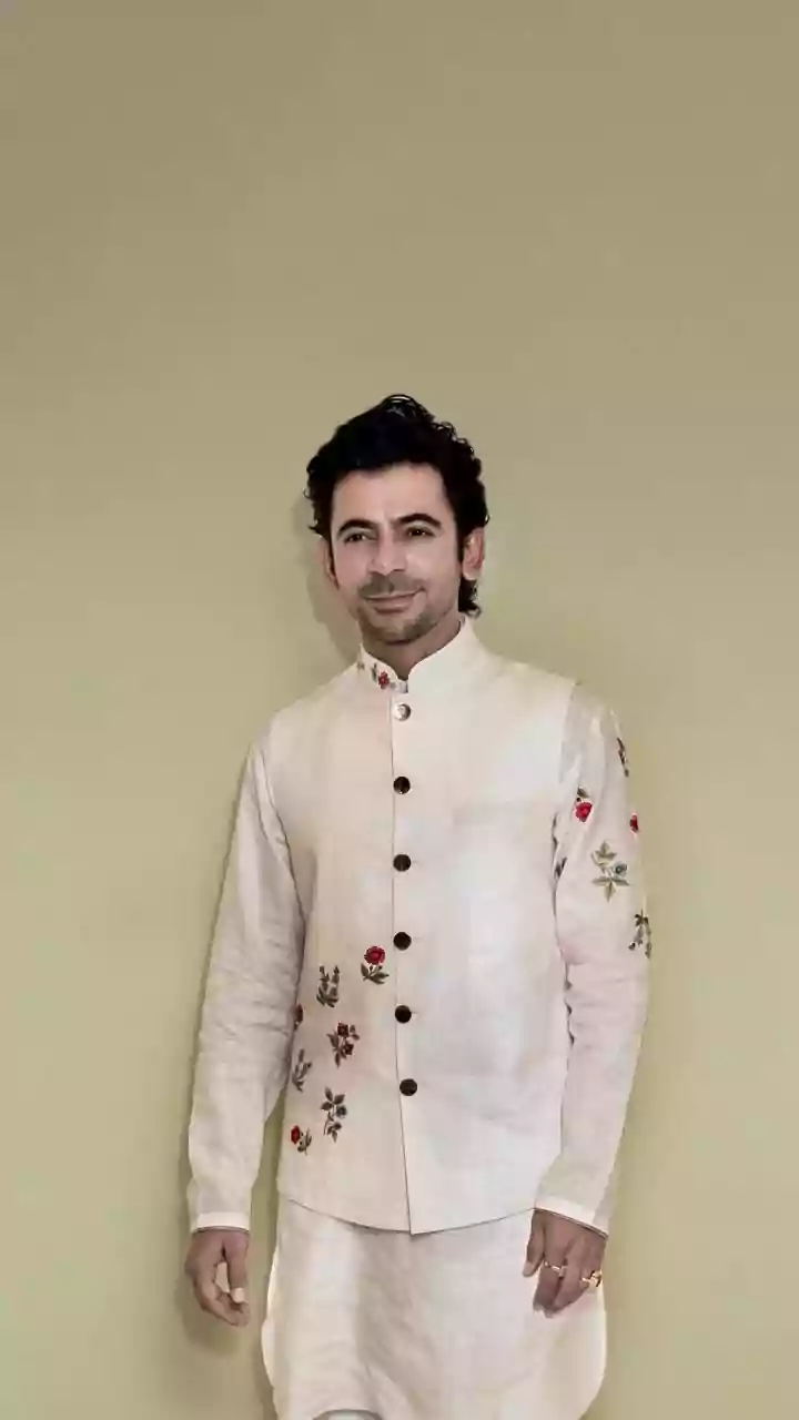 Sunil Pal SHOCKS Netizens With Drastic Weight Loss At Kis Kisko Pyaar Karoon 2 Premiere In Mumbai, Sparks Health Concerns – VIDEO